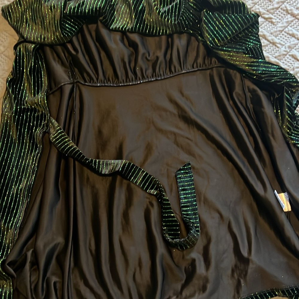 Flounce London : Black and Green Wrap Dress - 6 - Picture 3 of 10